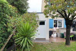 Annexe de jardin en béton enduit